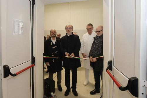 Il vicegovernatore Riccardi al taglio del nastro della nuova mensa aziendale dell'Ospedale Maggiore di Trieste